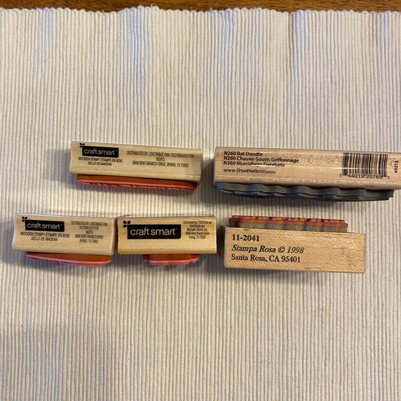 Lot of 5 Halloween Themed Stamps - Picture 3 of 4